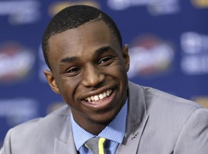 People with knowledge of deal to AP: Cavs, Wolves agree to trade involving Love, Wiggins | iNFOnews.ca CP29414920