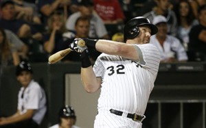 Make it a double: Chisox slugger Adam Dunn has small role as bartender in 'Dallas Buyers Club' | iNFOnews.ca CP26961136