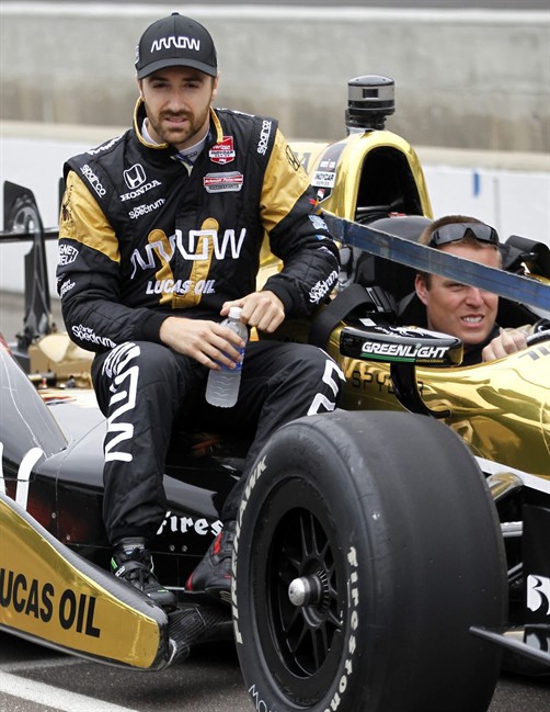 James Hinchcliffe doesn't recall life-saving efforts of IndyCar safety team after crash | iNFOnews.ca James Hinchcliffe doesn't recall life-saving efforts of IndyCar safety team after crash | iNFOnews.ca