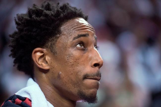 AP sources: Leonard going to Raptors, DeRozan going to Spurs | iNFOnews.ca CP677407838