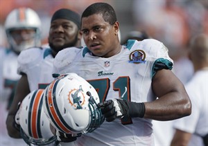 Dolphins trade tackle Jonathan Martin to 49ers to be reunited with college coach Jim Harbaugh | iNFOnews.ca CP27552736