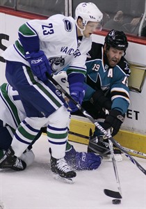 Vancouver Canucks re-sign defenceman Alex Edler to six-year contract extension | iNFOnews.ca