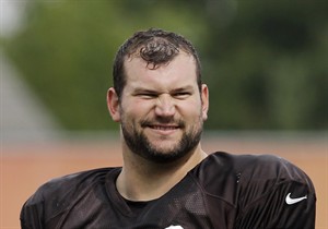 Browns lineman Thomas accused of environmental violations on Wisconsin property | iNFOnews.ca CP31179723