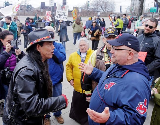 Indians, other teams pressured after Redskins drop nickname | iNFOnews.ca CP99977558