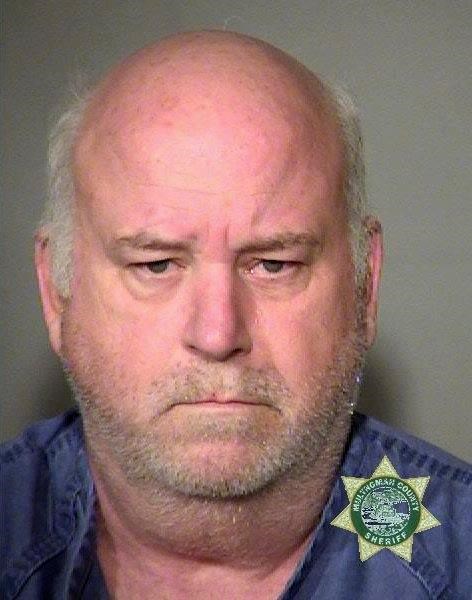 Man arrested after driver rams into 3 on Oregon sidewalk | iNFOnews.ca