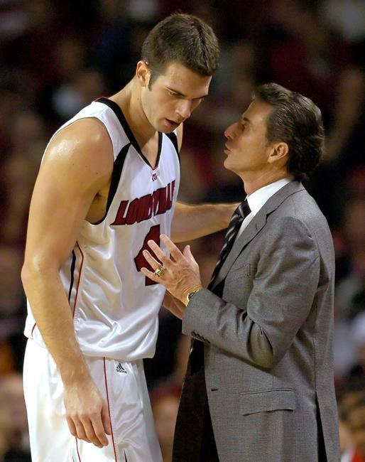 The Latest: Pitino says he didn't know of money to recruits | iNFOnews.ca