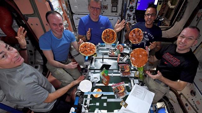 Astronauts make, fling, float, eat pizzas on space station | iNFOnews.ca Astronauts make, fling, float, eat pizzas on space station | iNFOnews.ca