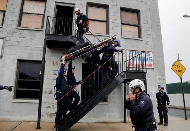 Don't look down: NYPD unit does its work at dizzying heights | iNFOnews.ca Don't look down: NYPD unit does its work at dizzying heights | iNFOnews.ca