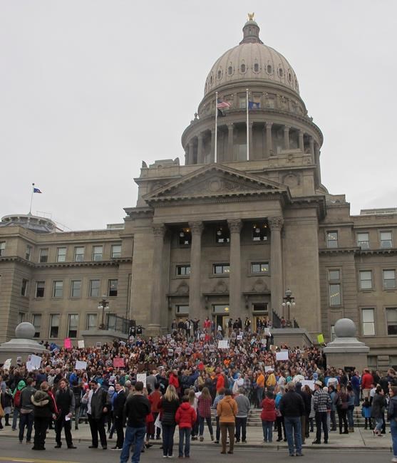 US students stage massive walkout to protest gun violence | iNFOnews.ca