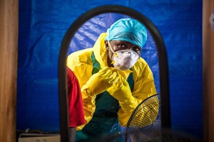 The Ebola outbreak at 1 year: Doctors report hopeful signs, better survival in Sierra Leone | iNFOnews.ca CP31243221