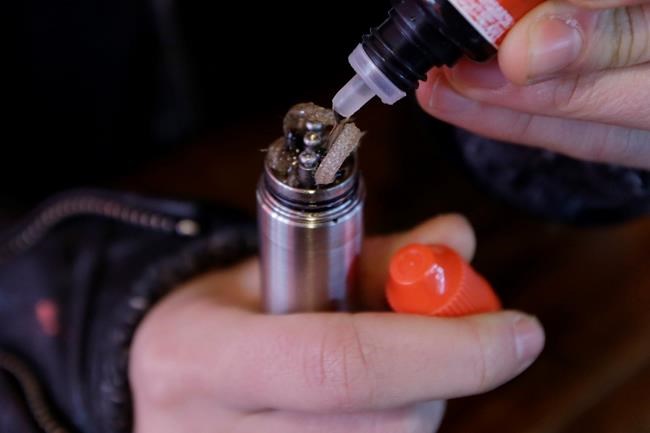 E-cigs outperform patches and gums in quit-smoking study | iNFOnews.ca