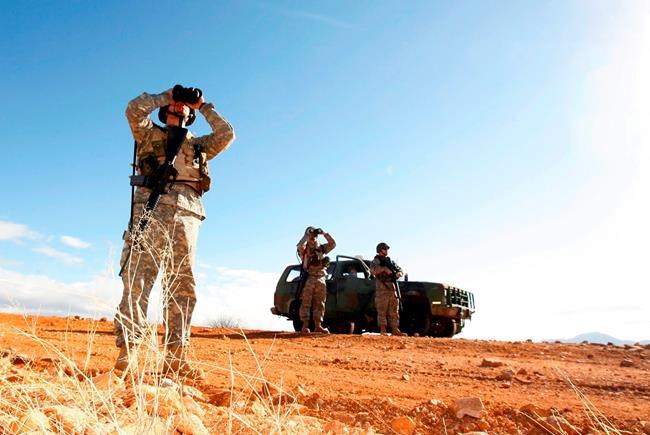Arizona, Texas send 400 troops to border after Trump's call | iNFOnews.ca Arizona, Texas send 400 troops to border after Trump's call | iNFOnews.ca