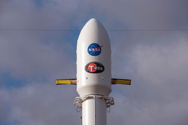 The Latest: SpaceX rocket booster lands on floating platform | iNFOnews.ca