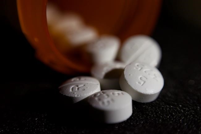 Doctors nudged by overdose letter prescribe fewer opioids | iNFOnews.ca CP932248593