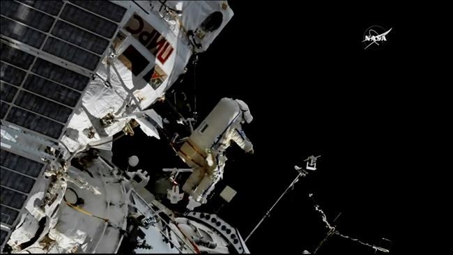 Spacewalkers install bird trackers, send satellites flying | iNFOnews.ca