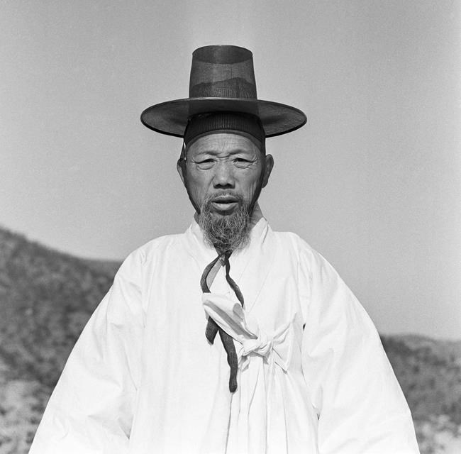 Former AP photojournalist Kim Chonkil dies at age 89 | iNFOnews.ca