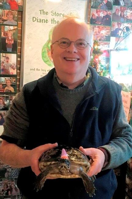 Beloved gift shop turtle celebrates 50th birthday party | iNFOnews.ca