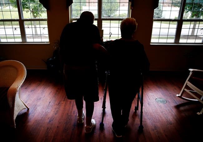 Study suggests more older women may benefit from bone drugs | iNFOnews.ca