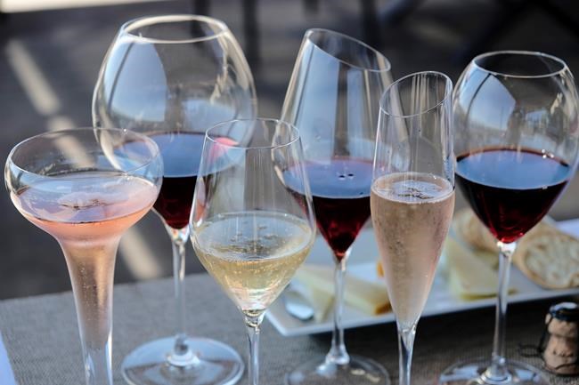 Study challenges health benefits of moderate drinking | iNFOnews.ca