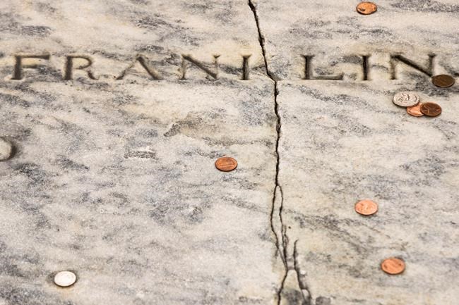 Ben Franklin's cracked gravestone repaired in Philadelphia | iNFOnews.ca Ben Franklin's cracked gravestone repaired in Philadelphia | iNFOnews.ca
