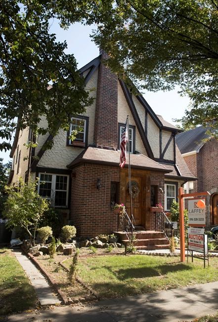 Trump's boyhood home is going back on the auction block | iNFOnews.ca Trump's boyhood home is going back on the auction block | iNFOnews.ca
