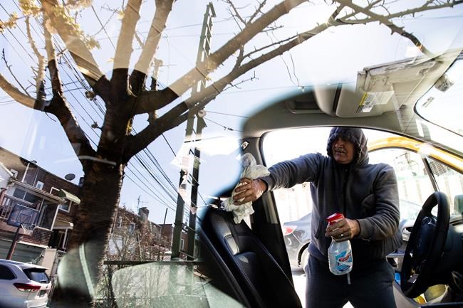 Docs, nurses give taxi driver rare fares during pandemic | iNFOnews.ca