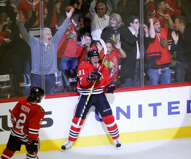 Blackhawks' Hossa to miss next season with skin disorder | iNFOnews.ca
