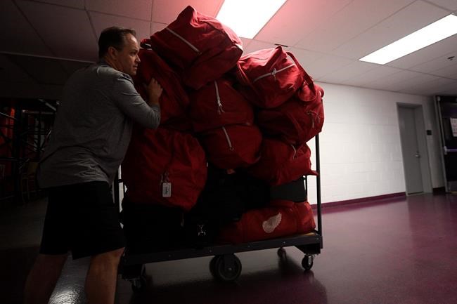 NHL doctor warns of patchwork protocols across 31 markets | iNFOnews.ca