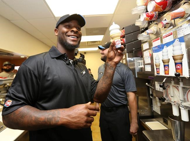 Le'Veon Bell tweet leads to Dairy Queen gig for a day | iNFOnews.ca