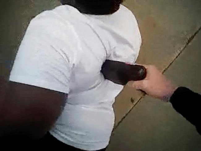 Police chief stands by suspension of Texas officer in video | iNFOnews.ca