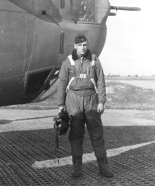 WWII pilot's remains will join those of his son at Arlington | iNFOnews.ca WWII pilot's remains will join those of his son at Arlington | iNFOnews.ca