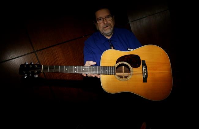 Tangled Up in Green: Dylan guitar sells for nearly $400,000 | iNFOnews.ca Tangled Up in Green: Dylan guitar sells for nearly $400,000 | iNFOnews.ca