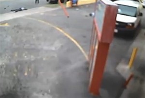 Court releases video of 'Suge' Knight running over 2 men, other evidence in case | iNFOnews.ca CP32738856