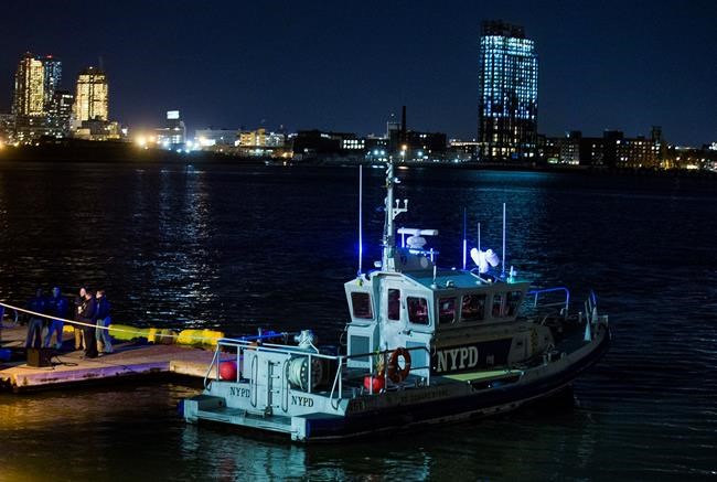 Helicopter crashes in NYC's East River, 5 passengers dead | iNFOnews.ca CP1567598843
