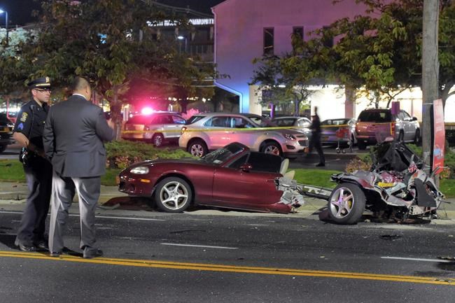 Car split completely in half after crash; everyone survives | iNFOnews.ca