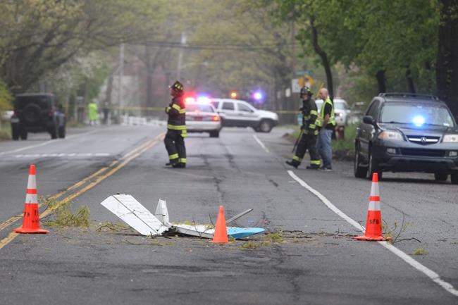3 dead in small plane crash in Long Island neighbourhood | iNFOnews.ca CP108350405