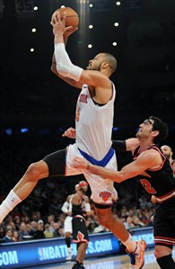 Deng scores season-high 33 points, Bulls improve to 3-0 against Knicks with 108-101 victory | iNFOnews.ca