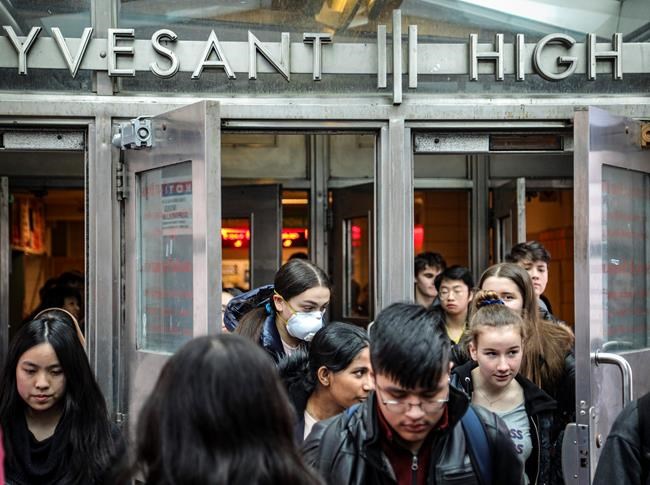 Smart move or grave mistake? NYC keeps schools open | iNFOnews.ca CP569605830