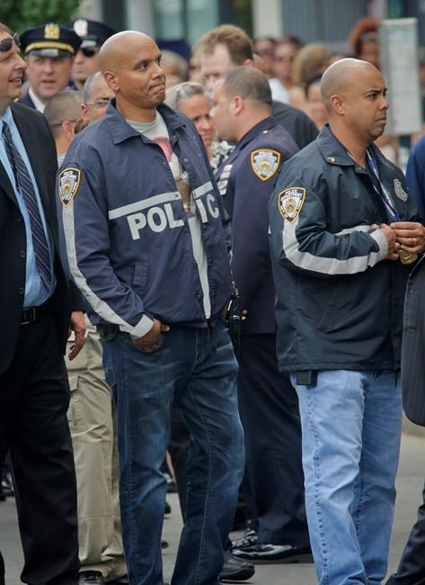NYC mayor deals with backlash for trip after police killing | iNFOnews.ca