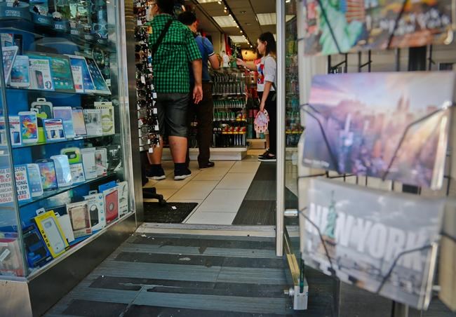 NYC cracks down on 'air conditioning the sidewalk' | iNFOnews.ca
