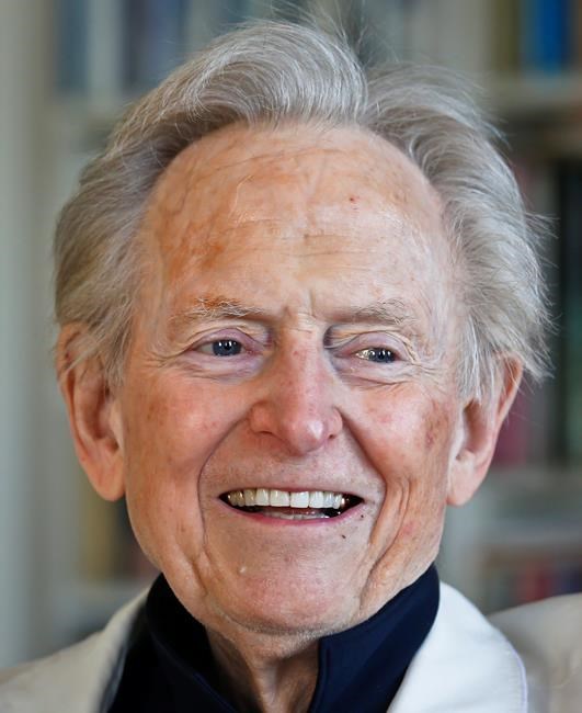 Tom Wolfe talks Darwin, Chomsky and human speech | iNFOnews.ca Tom Wolfe talks Darwin, Chomsky and human speech | iNFOnews.ca