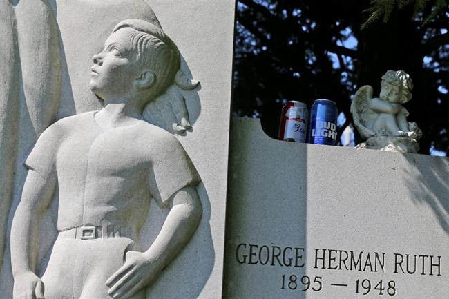 70 years after Babe Ruth's death, fans still flock to grave | iNFOnews.ca 70 years after Babe Ruth's death, fans still flock to grave | iNFOnews.ca