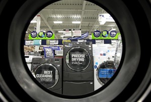 Orders for long-lasting US factory goods falls sharply as businesses cut back on spending | iNFOnews.ca CP24665880