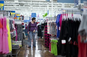 US retail sales fell 0.3 per cent in September as spending weakens for autos, gas and furniture | iNFOnews.ca CP30291320