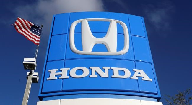 Car sales keep falling, but buyers pay more for trucks, SUVs | iNFOnews.ca