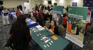 Applications for US unemployment aid reach a 10-month high but still point to solid job gains | iNFOnews.ca CP32158157
