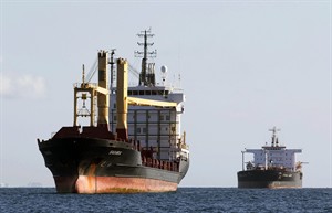 US trade deficit shrinks to 5-month low in June as imports drop sharply, exports tick up | iNFOnews.ca CP29399193