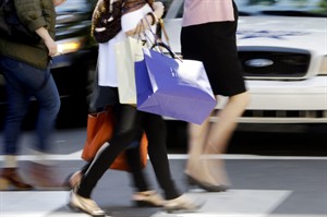 US consumers slightly less confident in economy this month on dimmer outlook for jobs, wages | iNFOnews.ca CP25147155