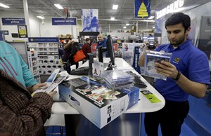 US consumer spending expands at solid 0.6 per cent pace in Nov.; income growth up 0.4 per cent | iNFOnews.ca CP31227523