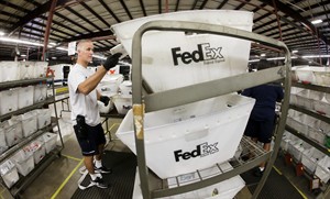 FedEx beats 3Q profit expectations, but revenue and outlook for the year miss forecasts | iNFOnews.ca CP32337799